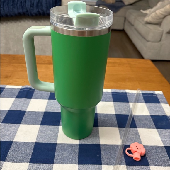 Stanley Quencher Tumbler Water Bottle 40 oz. Target EXCLUSIVE W/ NEW STRAW - Picture 4 of 5